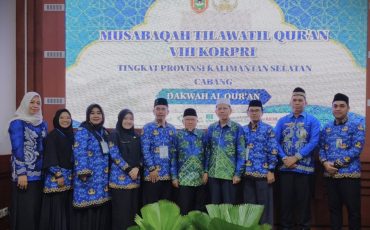 Foto bersama dewan hakim, peserta dan panitia lomba cabang Dakwah Al-Qur’an (Foto:Humas/Rahmi Hartati)