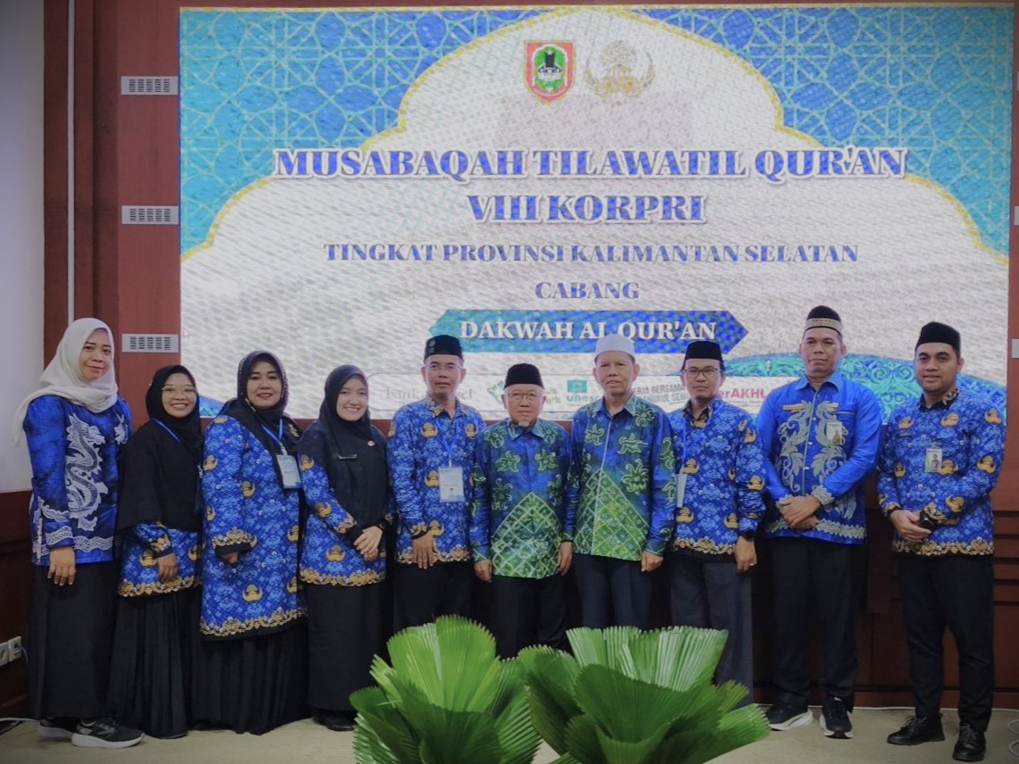Foto bersama dewan hakim, peserta dan panitia lomba cabang Dakwah Al-Qur’an (Foto:Humas/Rahmi Hartati)