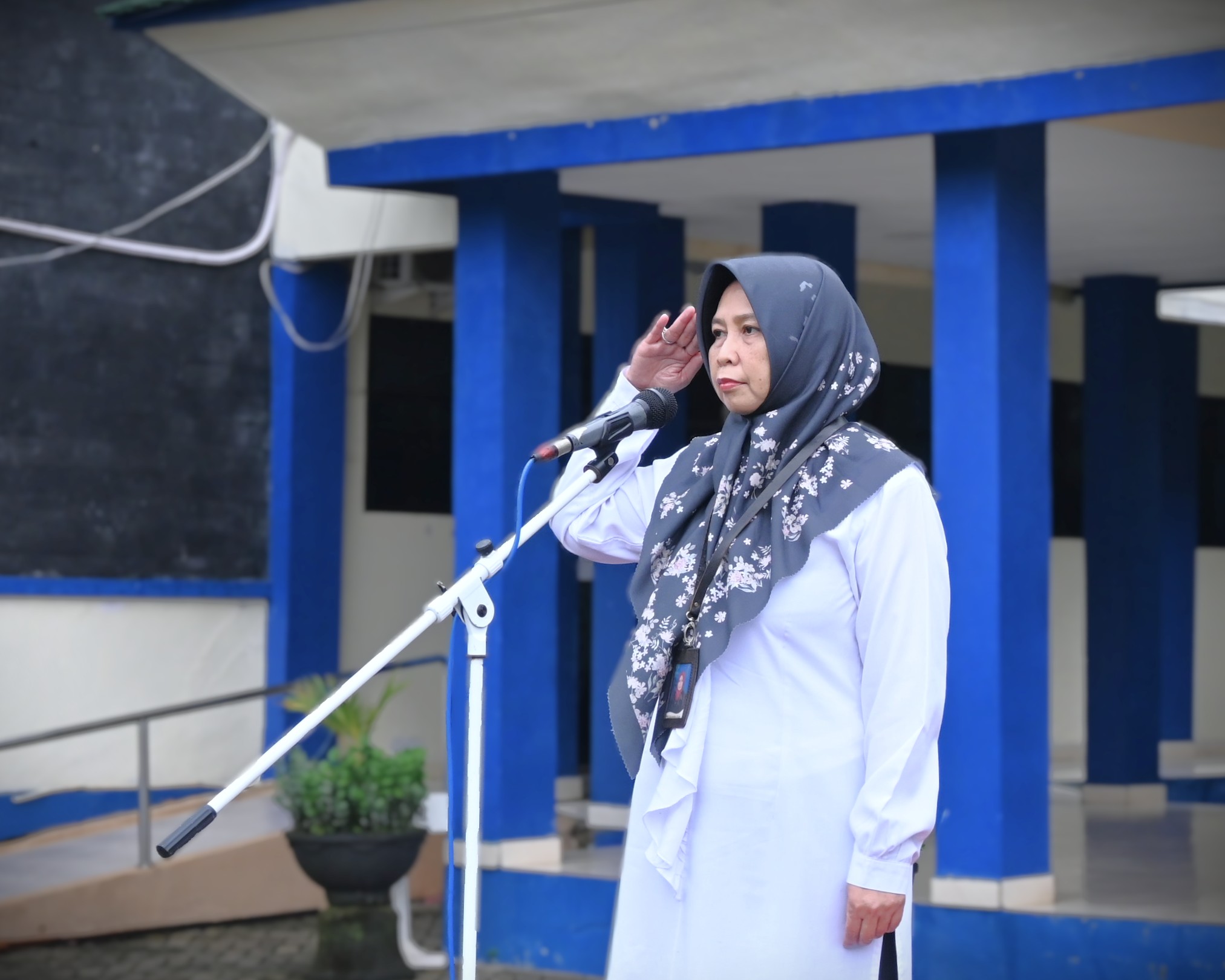 Kepala SPI UIN Antasari Hj. Raden Yani Gusriani, S.E., M.M. saat menjadi pembina apel (Foto:Humas/Jamal Ripani)