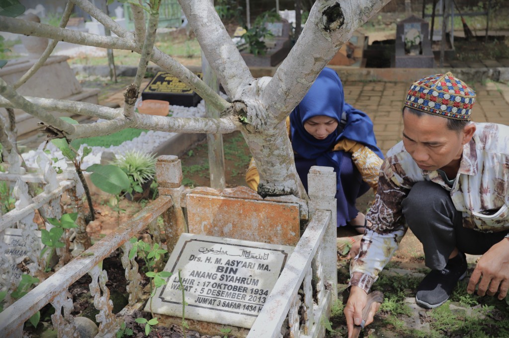 Makam Rektor Drs. H. Muhammad Asy'ari, M.A. di Banjarbaru (Foto:Humas/Haitami)