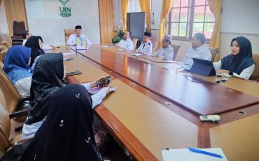 Rapim membahas daya tampung.