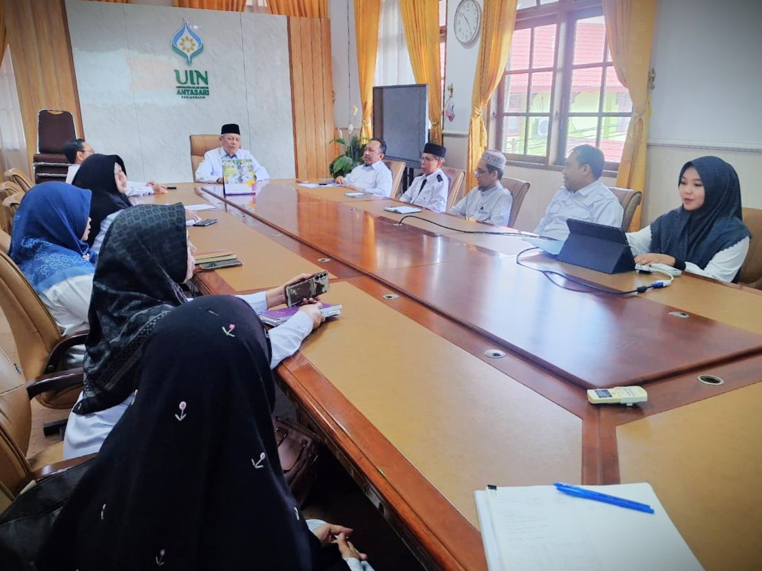 Rapim membahas daya tampung.