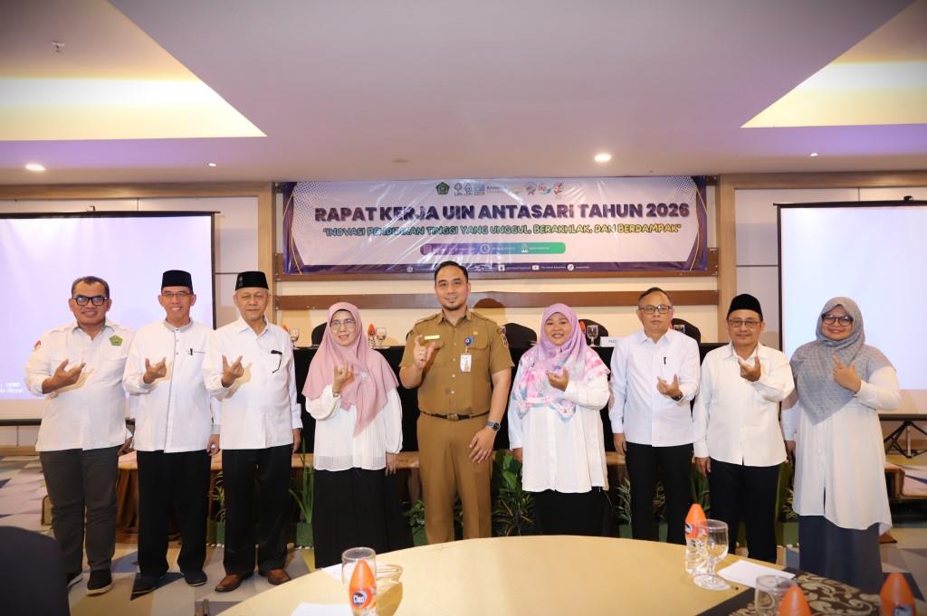 Foto bersama usai pemaparan materi (Foto:Humas/Rudy Hermawan)