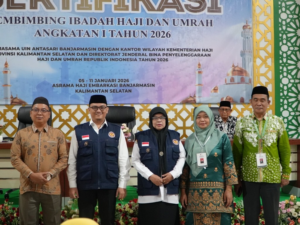 Foto bersama usai pemasangan rompi sebagai simbolis penutupan acara (Foto:Humas/Haitami)