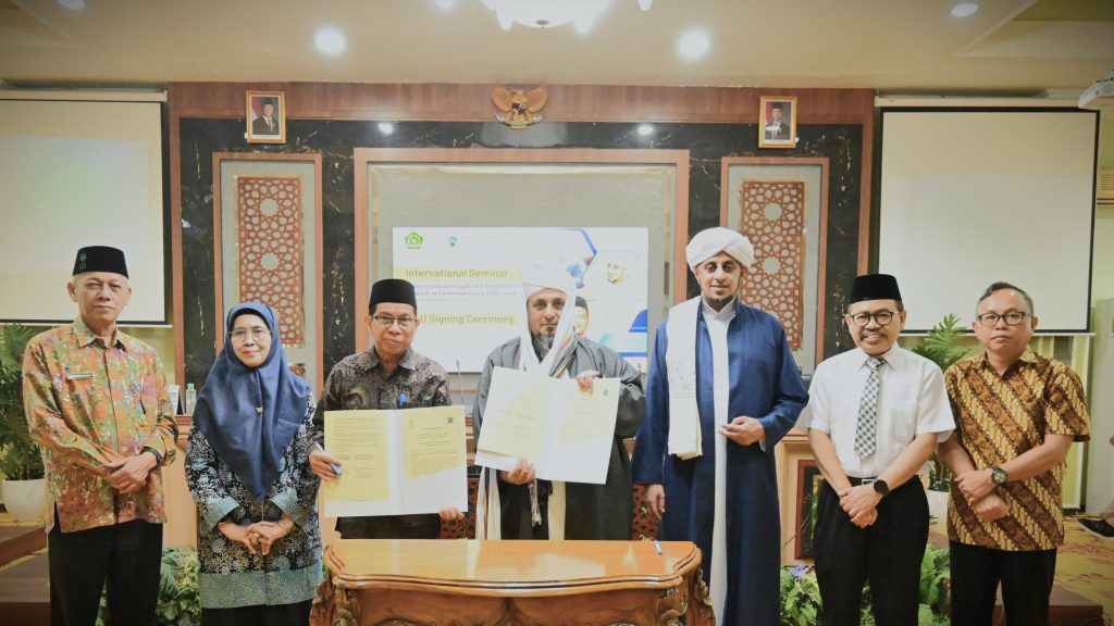 Foto bersama usai penandatanganan PKS antara FTK dengan pihak Yaman (Foto:Humas/Jamal Ripani)