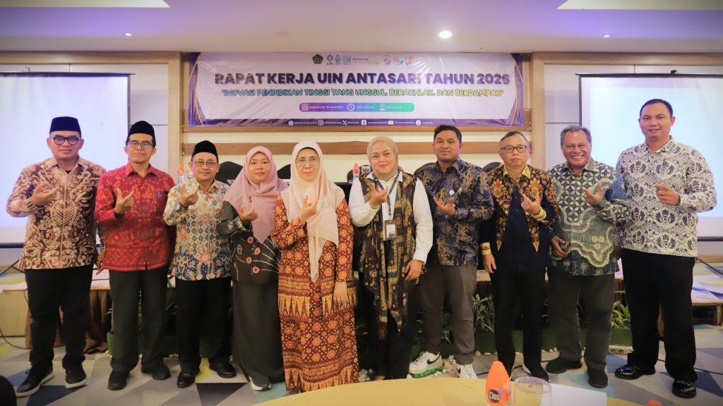 Foto bersama usai penandatanganan kontrak (Foto:Humas/Haitami)