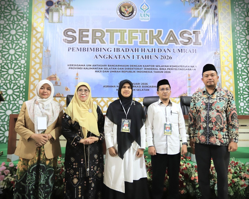 Foto bersama usai pengalungan tanda peserta (Foto:Humas/Haitami)
