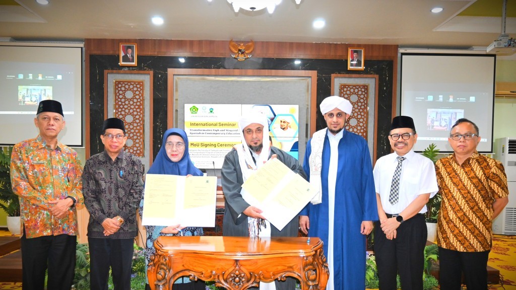 Foto bersamai usai penandatangan MoU (Foto:Humas/Jamal Ripani)