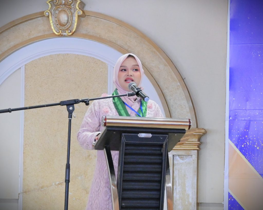 Ketua Panitia Heni Rif'ah Riah, S.Pd., Gr. saat menyampaikan laporan (Foto:Humas/Jamal Ripani)