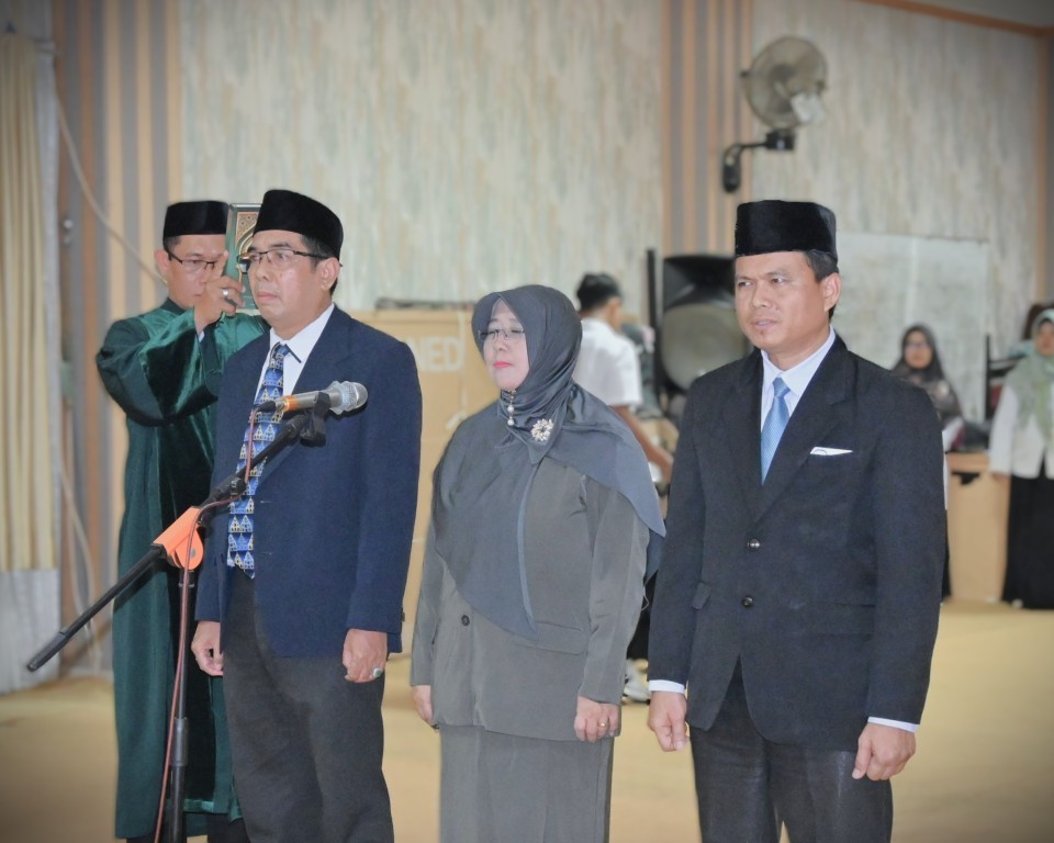Muhammad Rif'at, Rita Nahdliaty, dan Lutpi Sahal saat dilantik (Foto:Humas/Jamal Ripani)