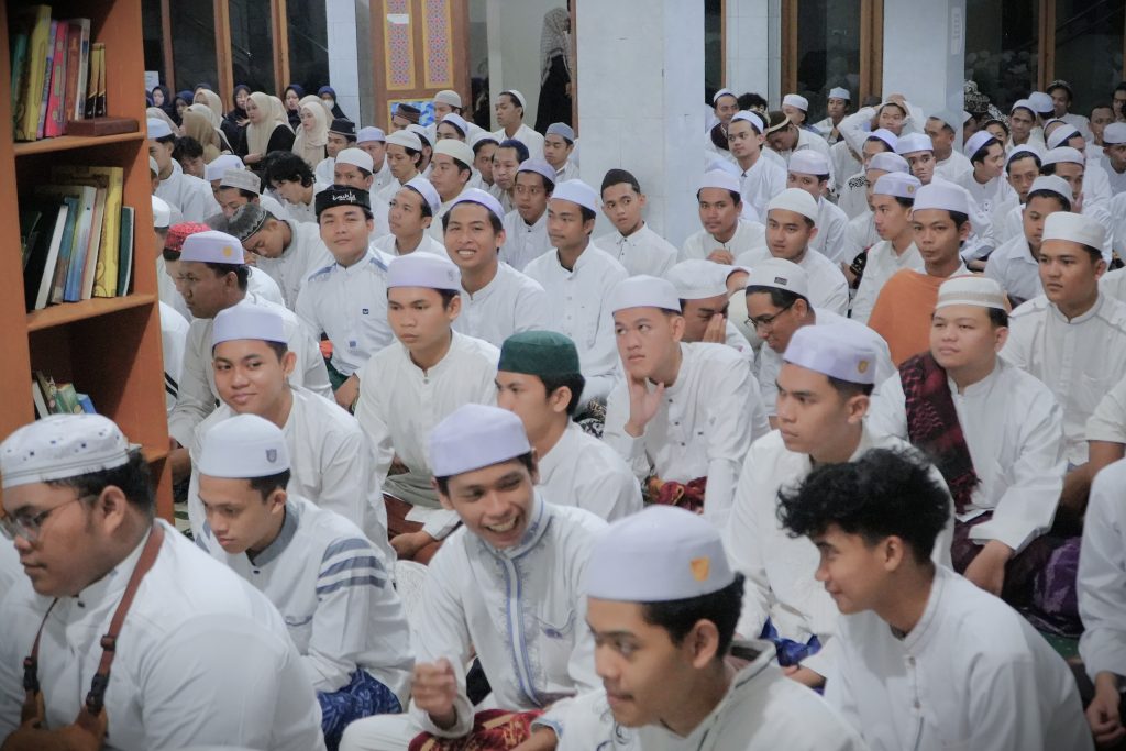 Para mahasantri saat mengikuti pembukaan (Foto:Humas)