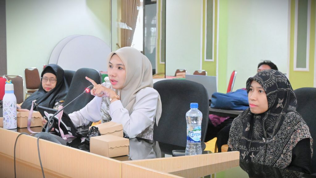 Para peserta saat berdiskusi (Foto:Humas/Jamal Ripani)