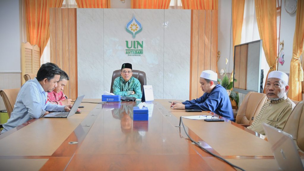 Pimpinan FUH UIN Antasari saat berkumpul mengikuti rapat internasional (Foto:Humas/Jamal Ripani)