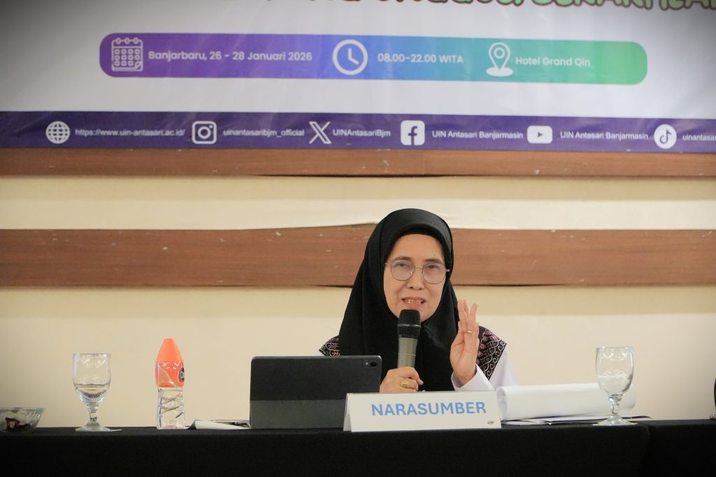 Prof. Dr. Hj. Nida Mufidah, M.Pd. saat menjadi narasumber di sesi kedua hari pertama Raker 2026 (Foto:Humas)