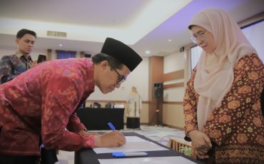 Proses penandatanganan kontrak (Foto:Humas/Haitami)