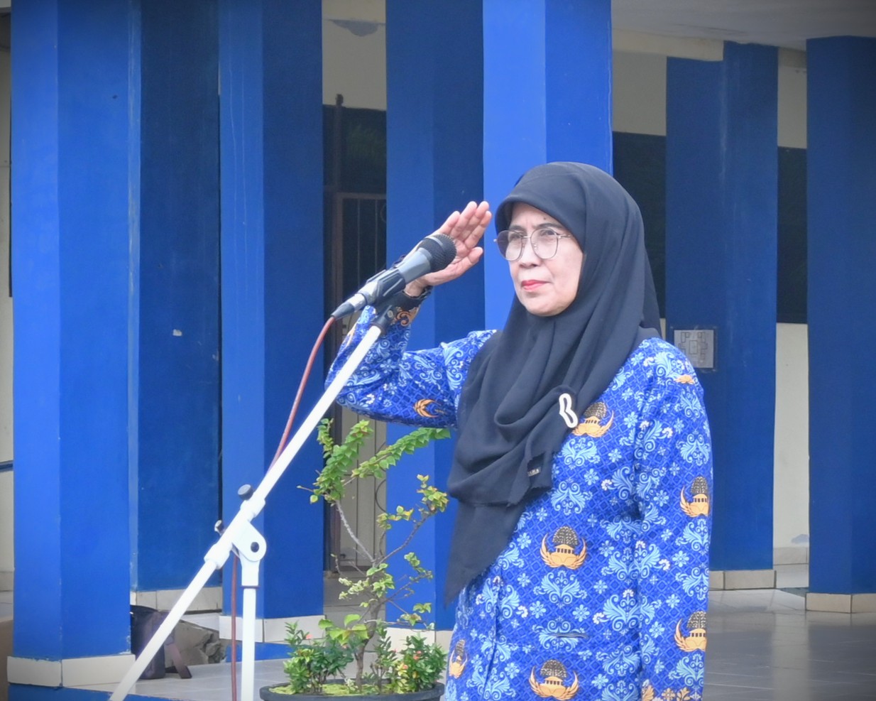 Rektor UIN Antasari Prof. Dr. Hj. Nida Mufidah, M.Pd. saat menjadi pembina Apel Kesadaran Nasional, 19 Januari 2026 (Foto:Humas/Jamal Ripani)