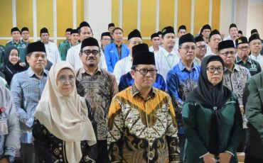 Rektor UIN Antasari saat mendampingi Sekjen Kemenag RI di acara PW ISNU Kalsel (Foto:Humas/Jamal Ripani)
