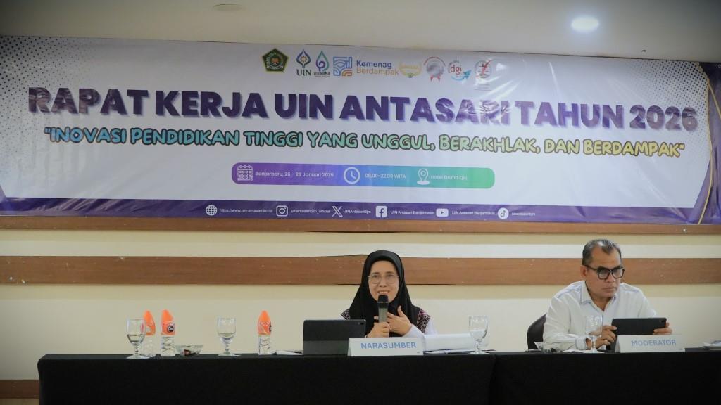 Rektor saat memaparkan materinya (Foto:Humas)