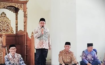 Wakil Rektor UIN Antasari Bidang Akademik dan Kelembagaan Dr. Muhdi, M.Ag. saat membuka Program Pemondokan Kampus 2 Tahap 2 2025/2026.