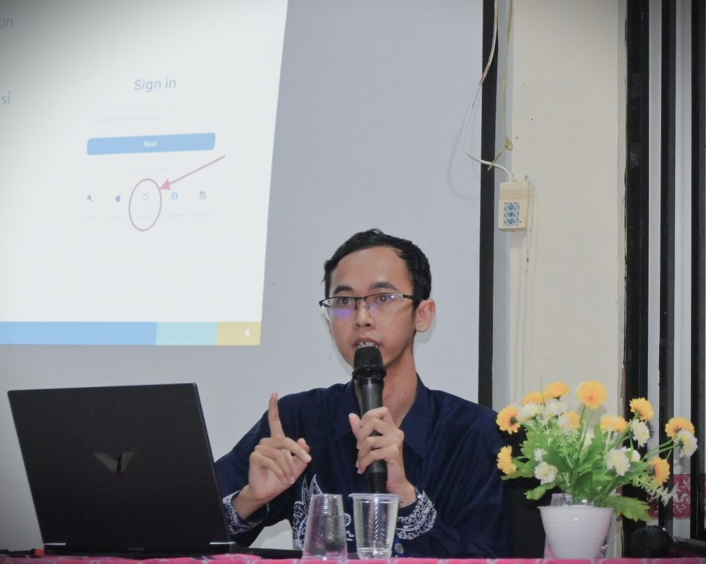 Aulia Akbar Setyogomo, S.Kom. saat menjadi narasumber (Foto:Humas/Jamal Ripani)