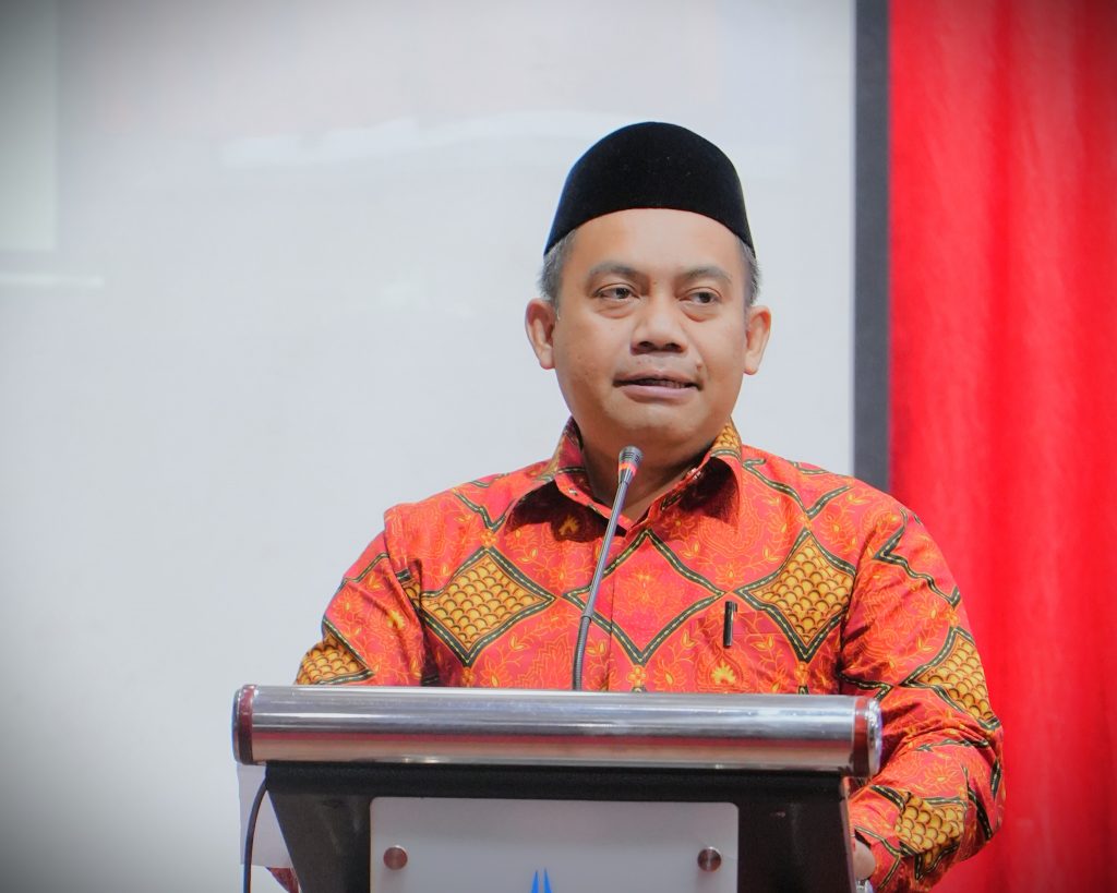 Dr. H. Zaki Mubarak, M.Si., M.Fin. saat memberikan sambutan (Foto:Humas/Haitami)