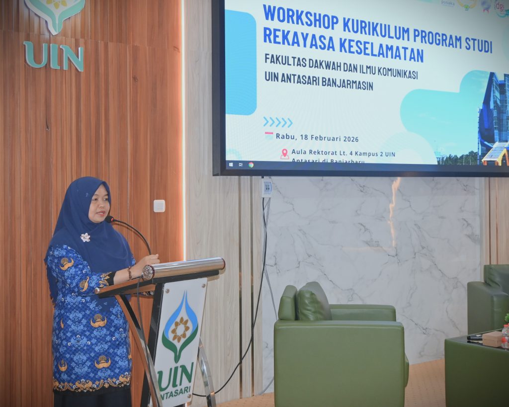 Dr. Hj. Halimatus Sakdiah, M.Si. saat memberikan sambutan (Foto:Humas/Jamal Ripani)