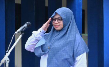 Dr. Ridha Darmawaty, M.Pd. saat menjadi pembina apel (Foto:Humas/Jamal Ripani)