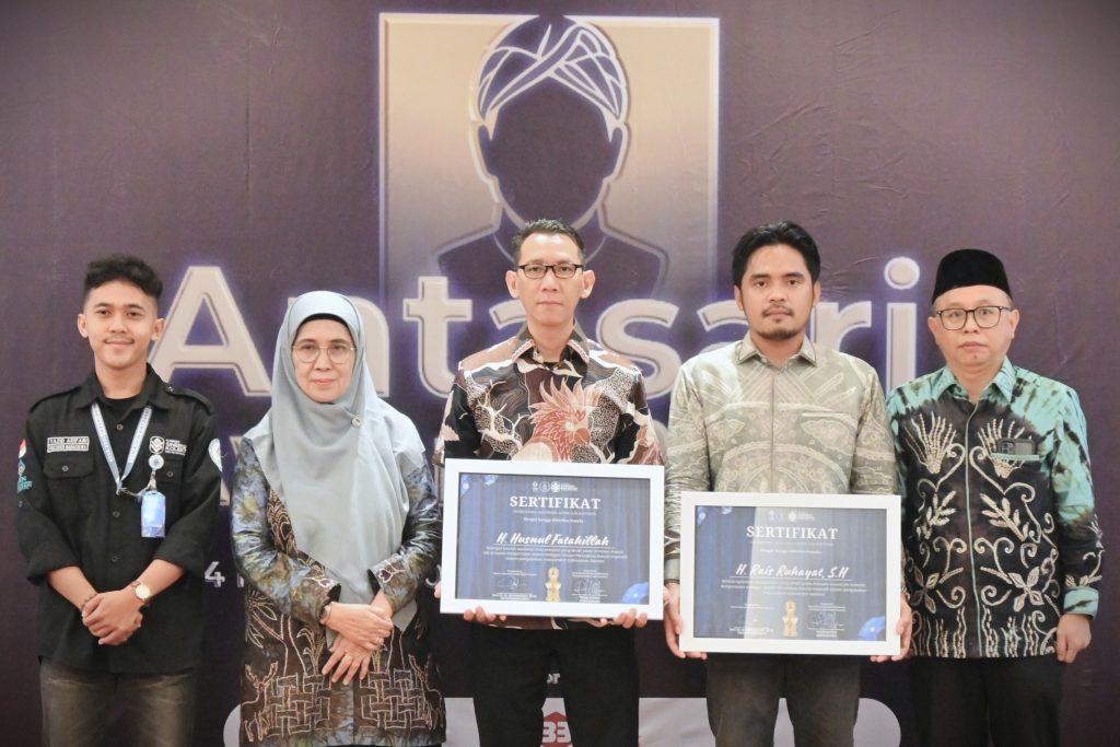 Foto bersama dengan para wakil rakyat inspiratif (Foto:Humas/Jamal Ripani)