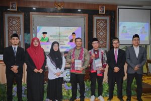 Foto bersama usai penyerahan kenang-kenangan (Foto:Humas)