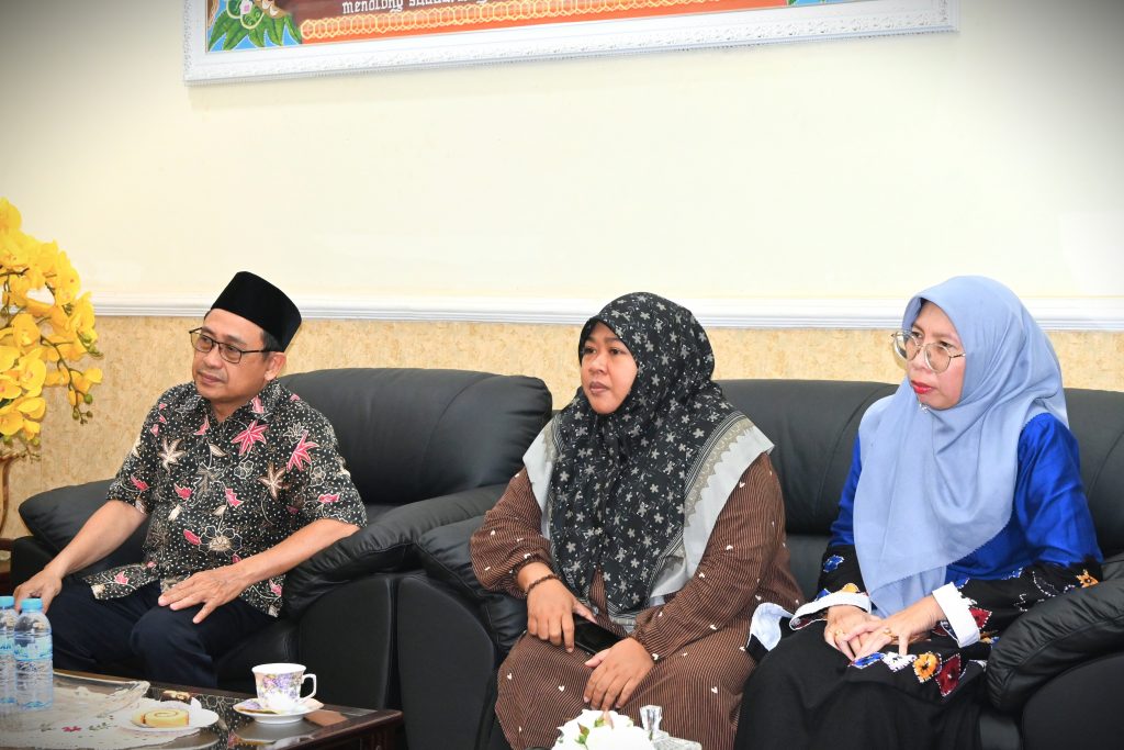 Jajaran pimpinan UIN Antasari saat menyimak paparan dari tamu (Foto:Humas)