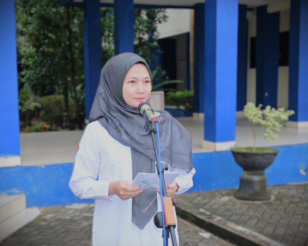 Lia Agustina, M.Pd. saat menjadi pembawa acara (Foto:Humas/Jamal Ripani)