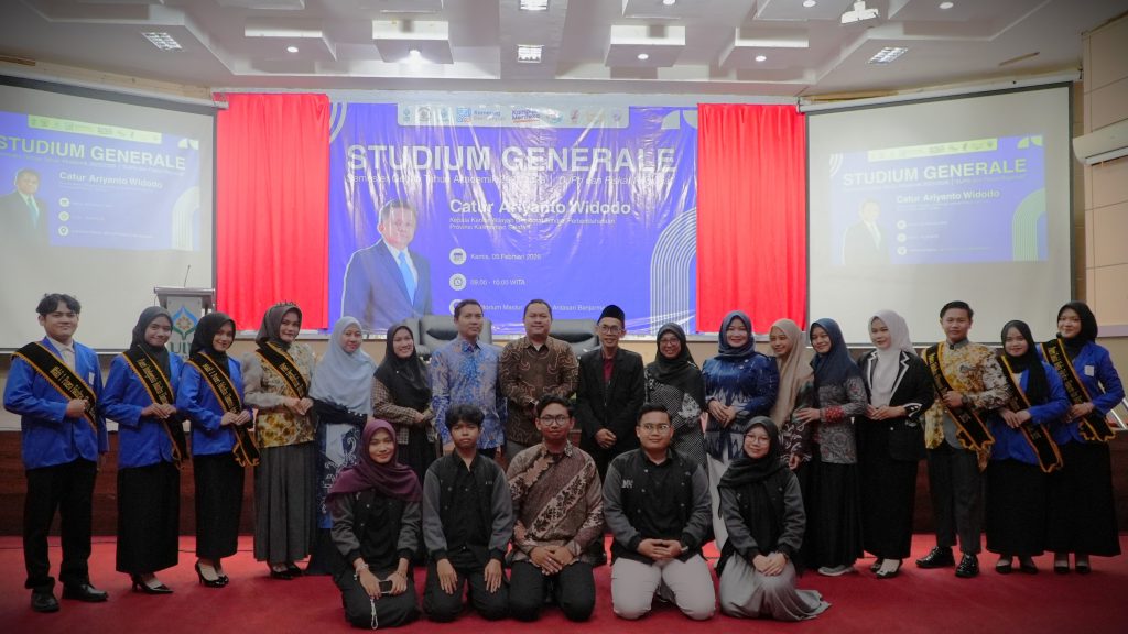 Panitia saat berfoto bersama usai acara (Foto:Humas/Haitami)