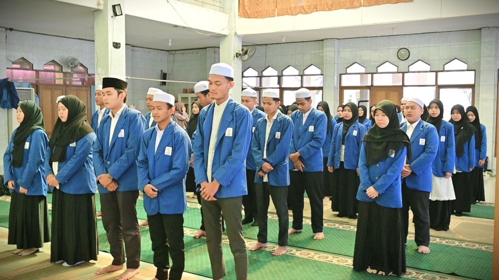 Para pengurus baru yang dilantik (Foto:Humas/Jamal Ripani)