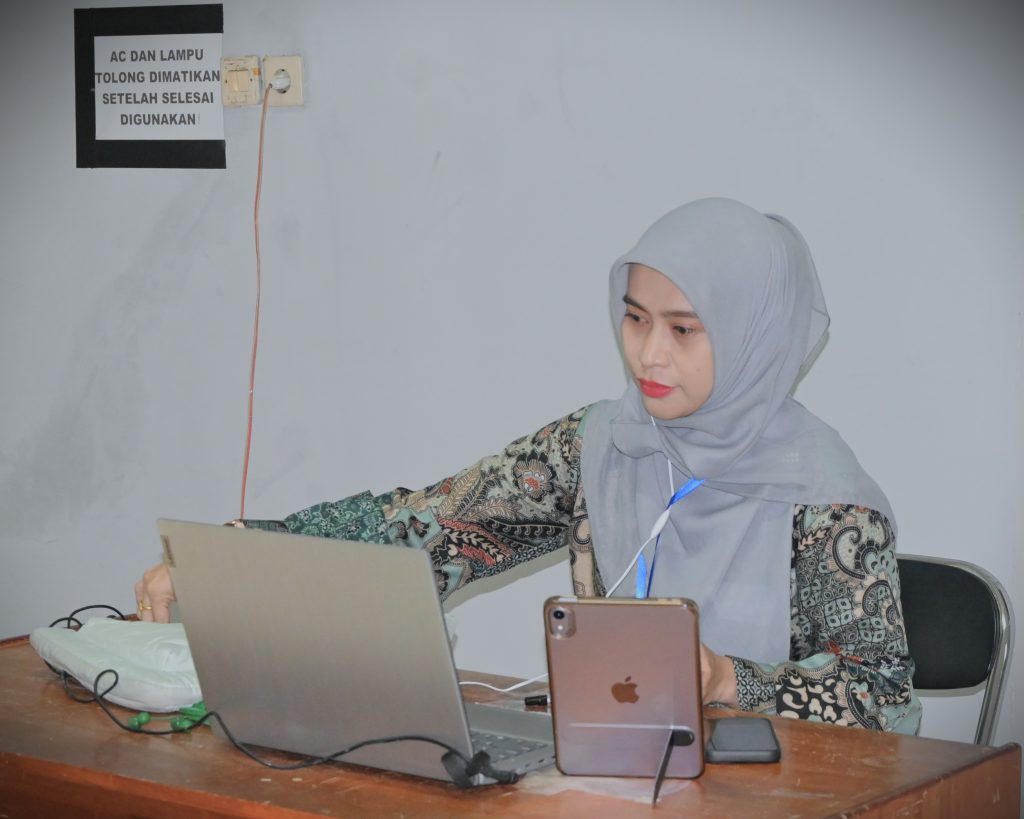 Pegawas saat sedang bertugas (Foto:Humas/Jamal Ripani)