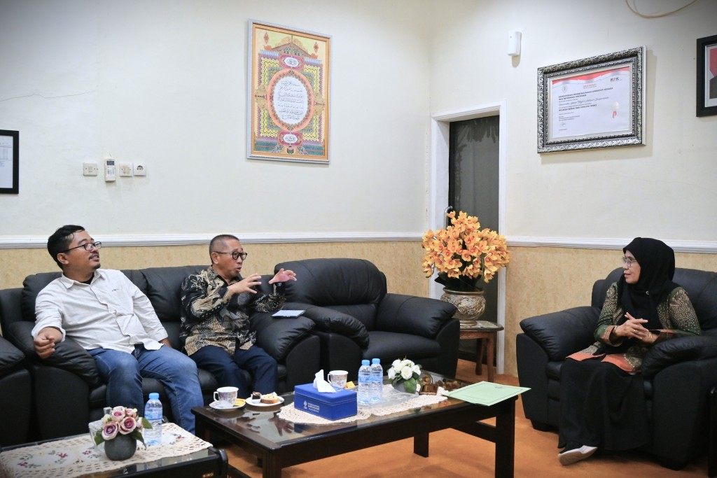 Penghubung INTI International University Malaysia saat berbincang dengan Rektor (Foto:Humas)