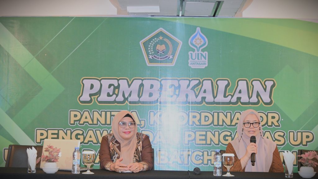 Prof. Dr. Widya Karmila Sari Achmad, M.Pd. saat memberikan pembekalan (Foto:Humas/Jamal Ripani)