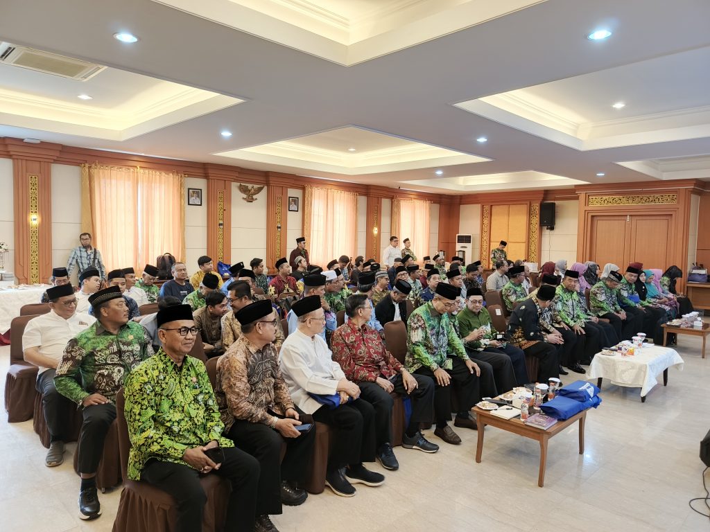 Wakil Rektor saat menghadiri pembukaan Rakerwil DMI Kalsel (Foto:Humas)