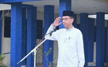 Dr. H. Hasni Noor, M.Ag. saat menjadi pembina Apel Senin, 30 Maret 2026 (Foto:Humas/Jamal Ripani)