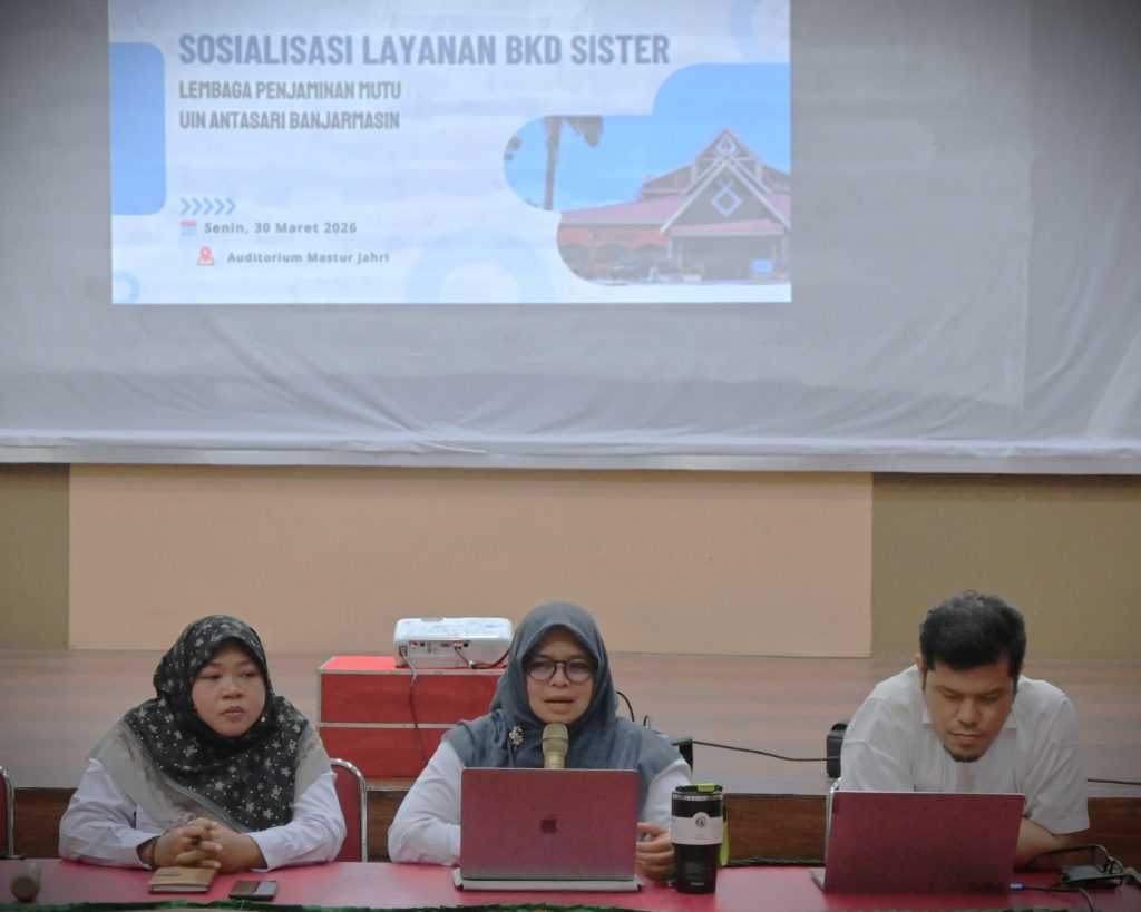 Dr. Ridha Darmawaty, M.Pd. saat memberikan laporan (Foto:Humas/Jamal Ripani)