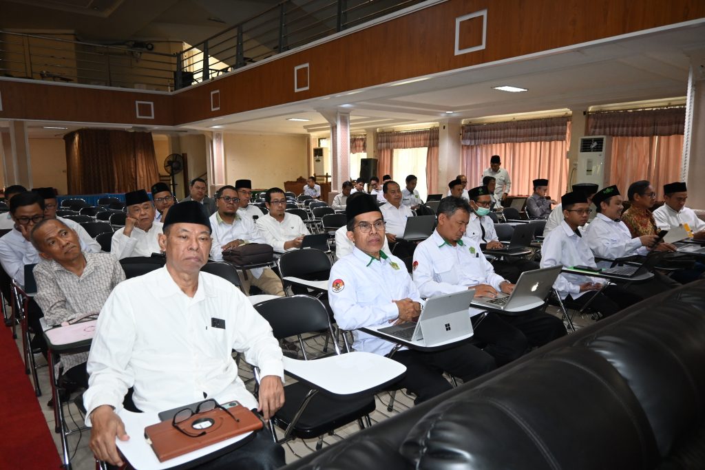 Para dosen saat mendengarkan sosialisasi (Foto:Humas/Jamal Ripani)