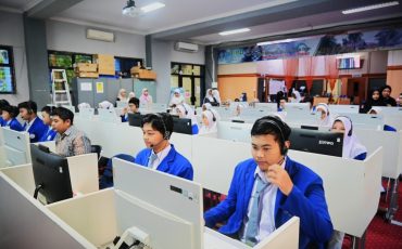 Para siswa MAN 1 Banjarmasin saat mengikuti World Clasroom (Foto:Humas/Jamal Ripani)