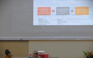 Presentasi rencana pembentukan prodi baru di rapat senat perdana (Foto:Humas/Jamal Ripani)