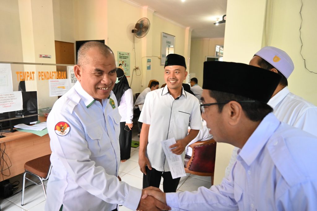 Suasana silaturahmi di kegiatan pemeriksaan kesehatan gratis (Foto:Humas)
