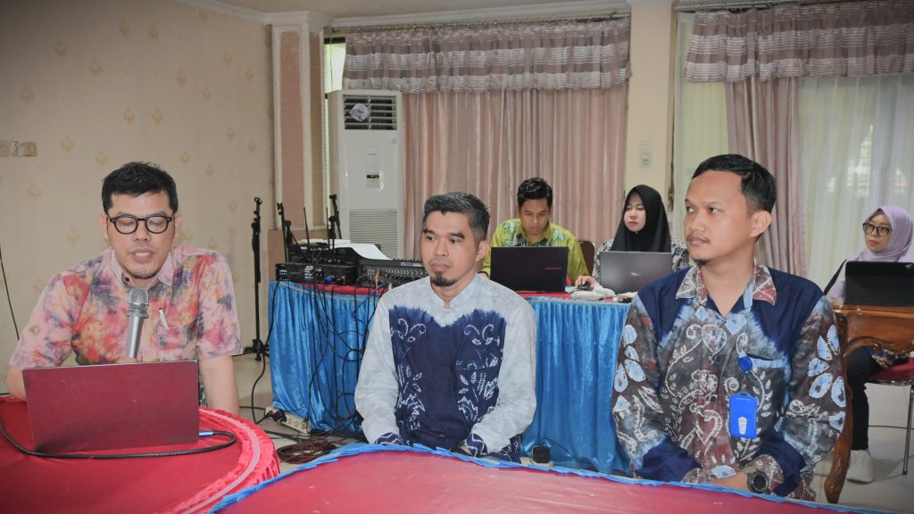 Tim Pembentukan Prodi Rekayasa Keselamatan saat melakukan presentasi (Foto:Humas/Jamal Ripani)