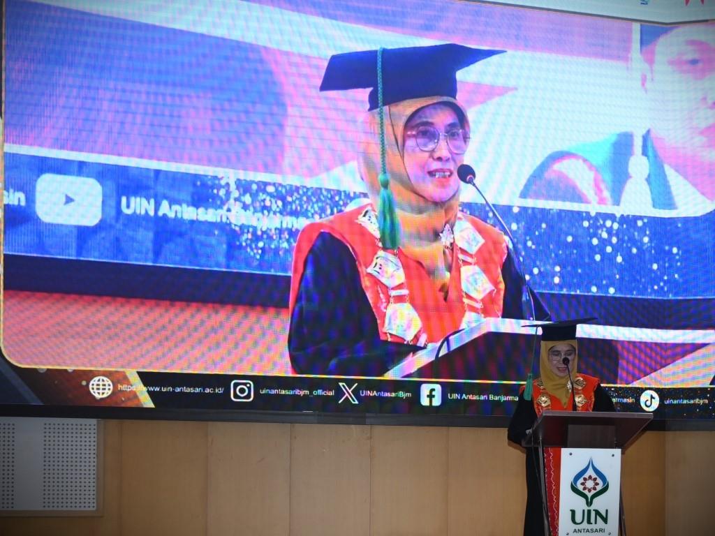 Prof. Dr. Hj. Nida Mufidah, M.Pd. saat memberikan sambutan (Foto:Humas/Jamal Ripani)