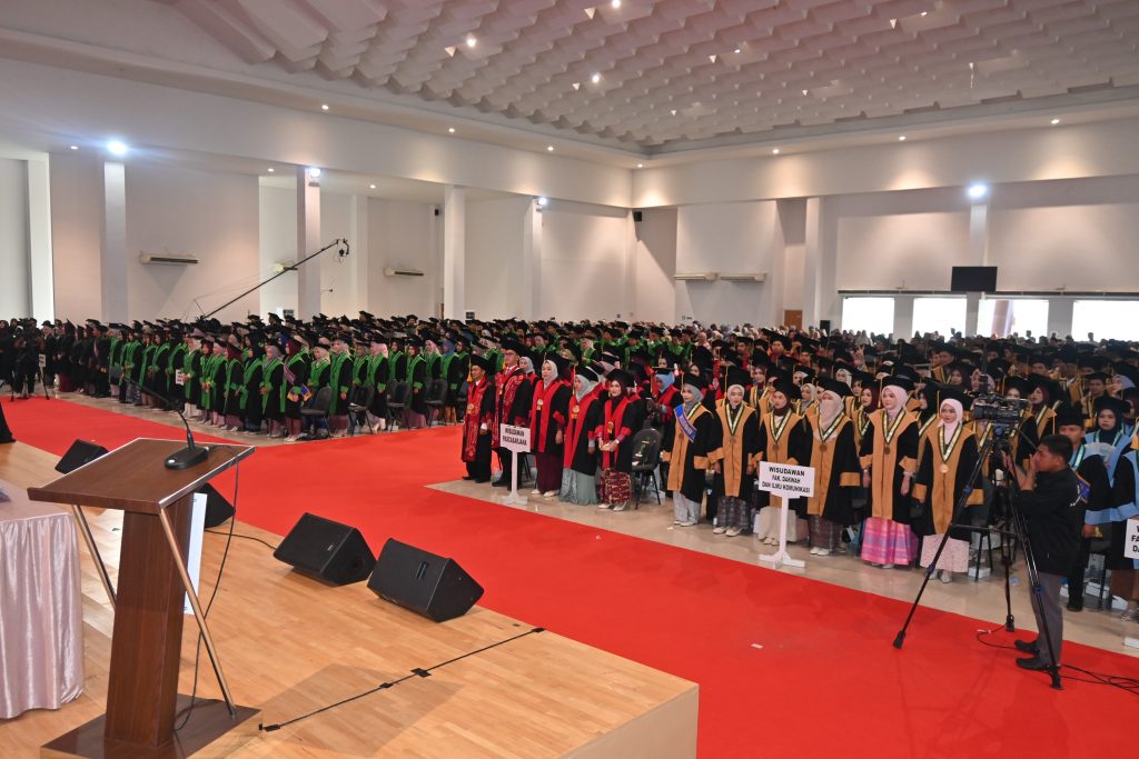 Suasana wisuda (Foto:Humas/Jamal Ripani)