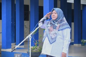 Dr. Fatwiah Noor, Lc., M.Pd. saat menjadi pembina apel (Foto:Humas/Jamal Ripani)