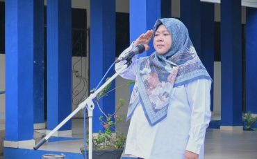 Dr. Fatwiah Noor, Lc., M.Pd. saat menjadi pembina apel (Foto:Humas/Jamal Ripani)
