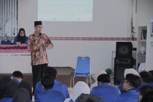 Dr. H. Hasni Noor, M.Ag. saat menyampaikan materi (Foto:Humas/Jamal Ripani)