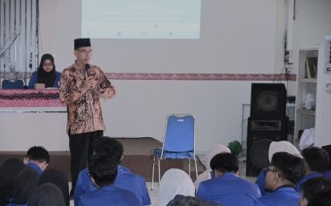 Dr. H. Hasni Noor, M.Ag. saat menyampaikan materi (Foto:Humas/Jamal Ripani)